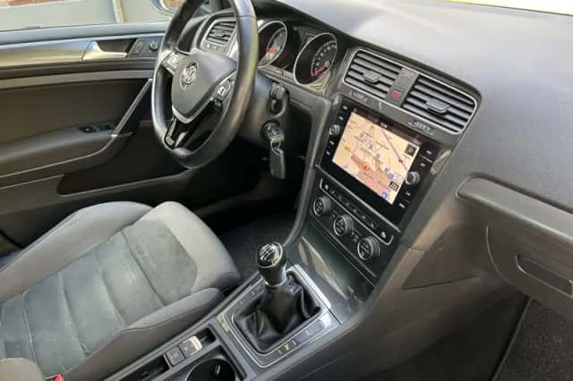 Volkswagen Golf (2019) thumbnail 3