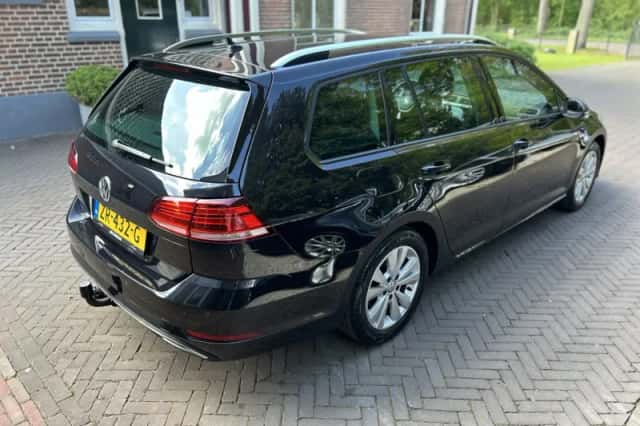 Volkswagen Golf (2019) thumbnail 4