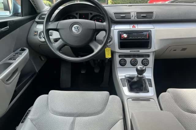Volkswagen Passat (2008) thumbnail 2