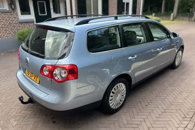 Volkswagen Passat (2008) thumbnail 3