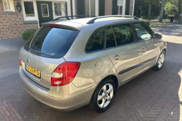 Škoda Fabia (2012) thumbnail 3