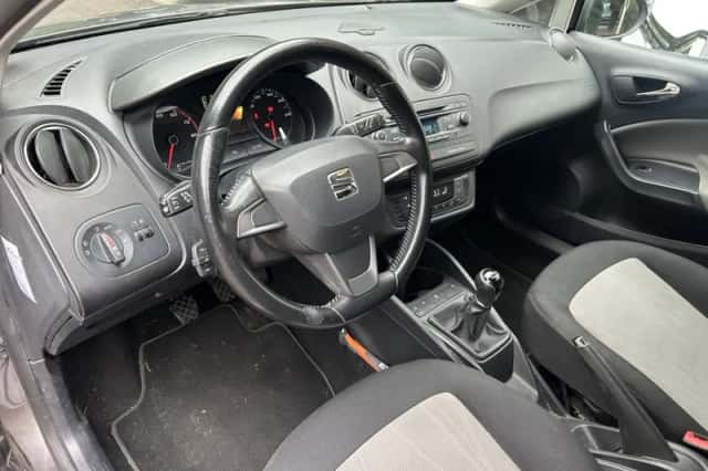 SEAT Ibiza (2014) thumbnail 2