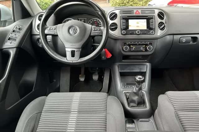 Volkswagen Tiguan (2011) thumbnail 2