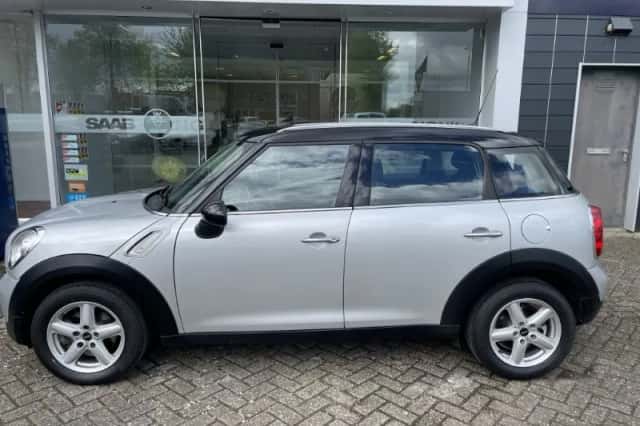MINI Countryman (2012) thumbnail 4