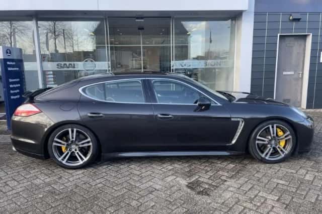 Porsche Panamera (2010) thumbnail 4