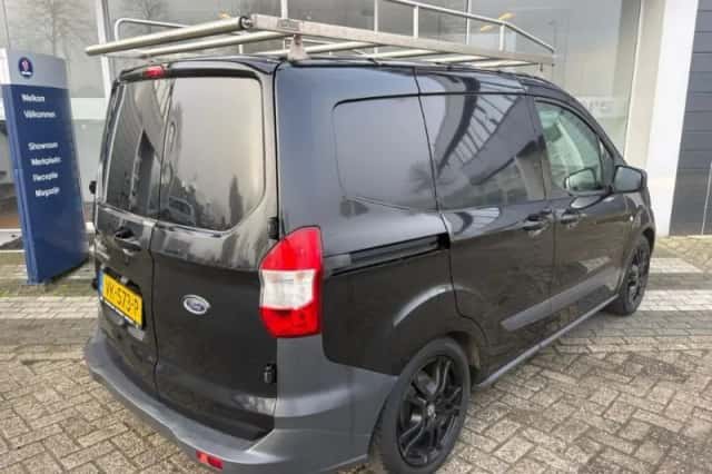 Ford Transit Courier (2014) thumbnail 2