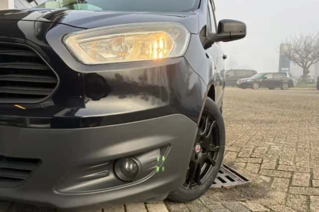 Ford Transit Courier (2014) thumbnail 5