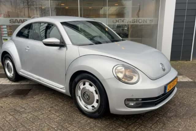 Volkswagen Beetle (2012) thumbnail 2