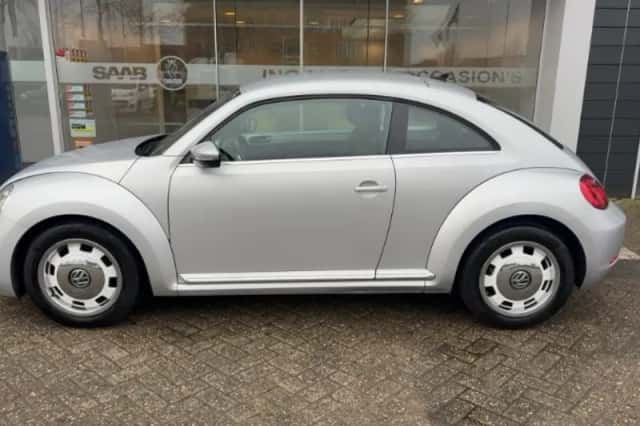 Volkswagen Beetle (2012) thumbnail 3