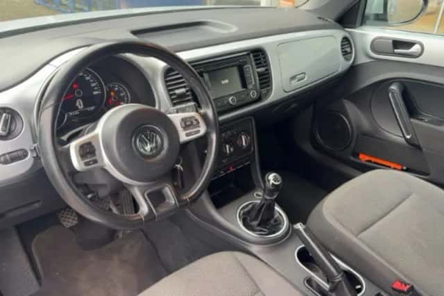 Volkswagen Beetle (2012) thumbnail 5