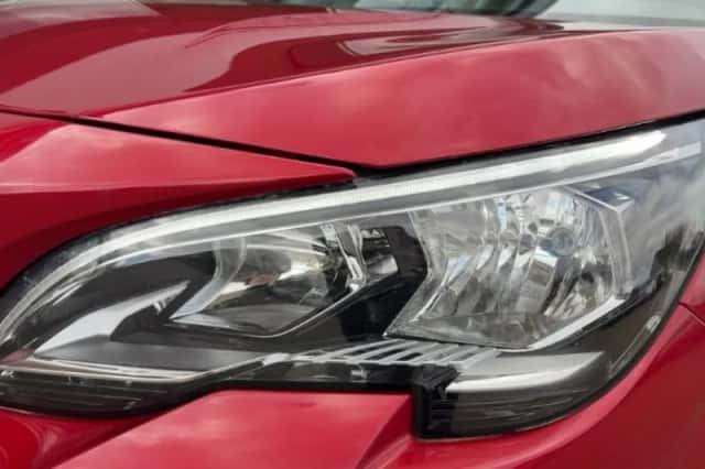 Peugeot 3008 (2019) thumbnail 5