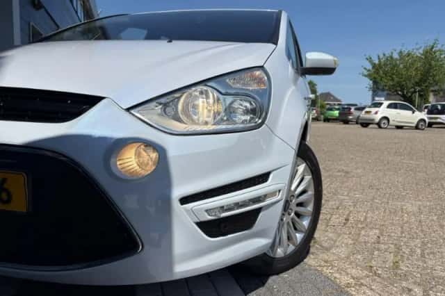 Ford S-Max (2012) thumbnail 5
