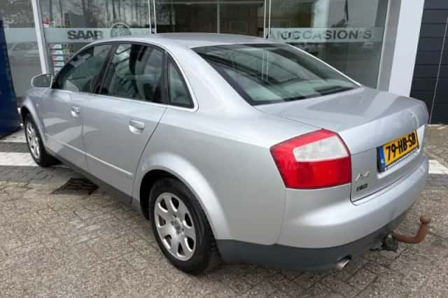 Audi A4 (2001) thumbnail 3