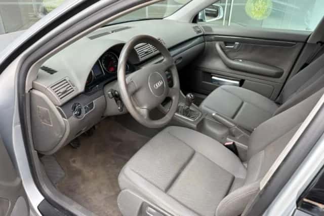 Audi A4 (2001) thumbnail 5
