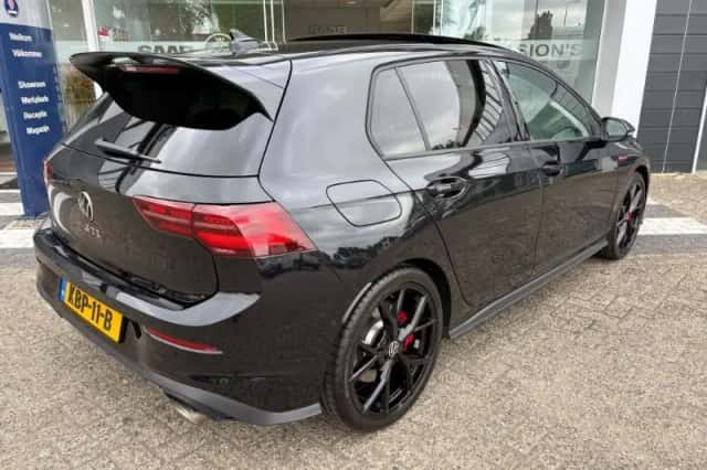 Volkswagen Golf (2024) thumbnail 2