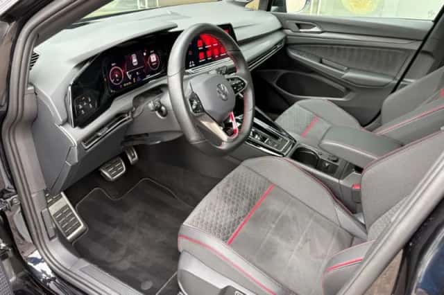 Volkswagen Golf (2024) thumbnail 6