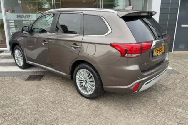 Mitsubishi Outlander (2018) thumbnail 4