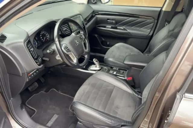 Mitsubishi Outlander (2018) thumbnail 6