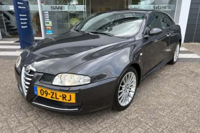 Alfa Romeo GT (2008) thumbnail 1