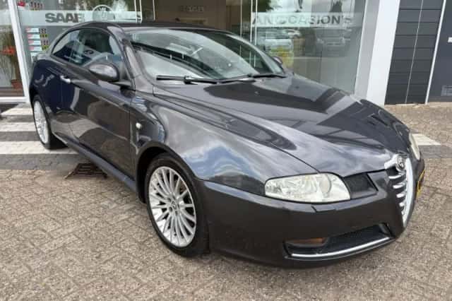 Alfa Romeo GT (2008) thumbnail 2