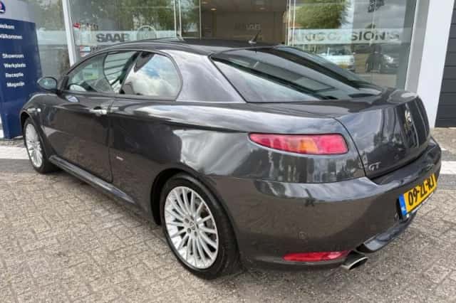 Alfa Romeo GT (2008) thumbnail 3