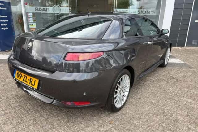 Alfa Romeo GT (2008) thumbnail 4