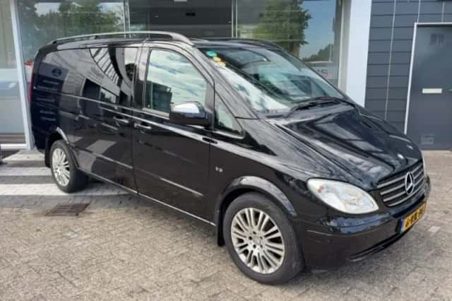 Mercedes-Benz Viano (2010) thumbnail 2
