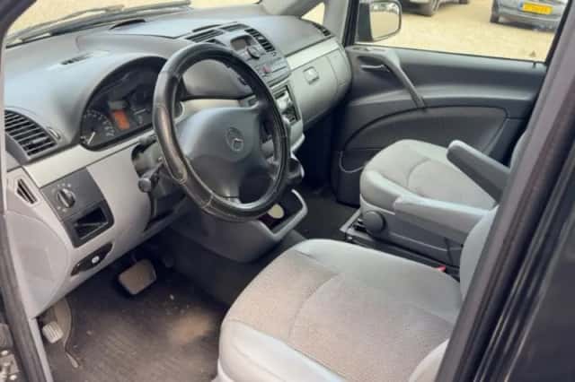 Mercedes-Benz Viano (2010) thumbnail 6