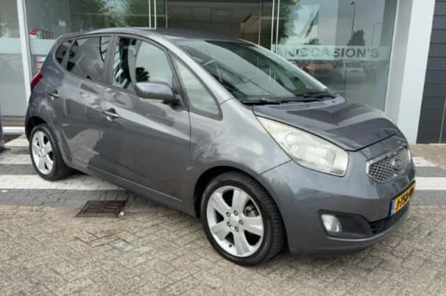 Kia Venga (2010) thumbnail 2