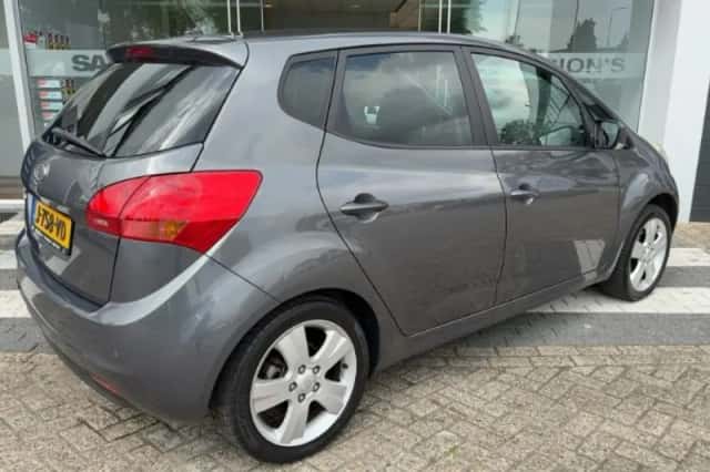 Kia Venga (2010) thumbnail 3