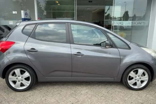 Kia Venga (2010) thumbnail 4