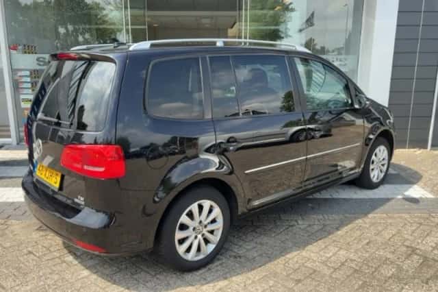 Volkswagen Touran (2012) thumbnail 3
