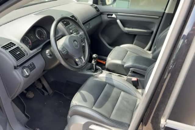 Volkswagen Touran (2012) thumbnail 5