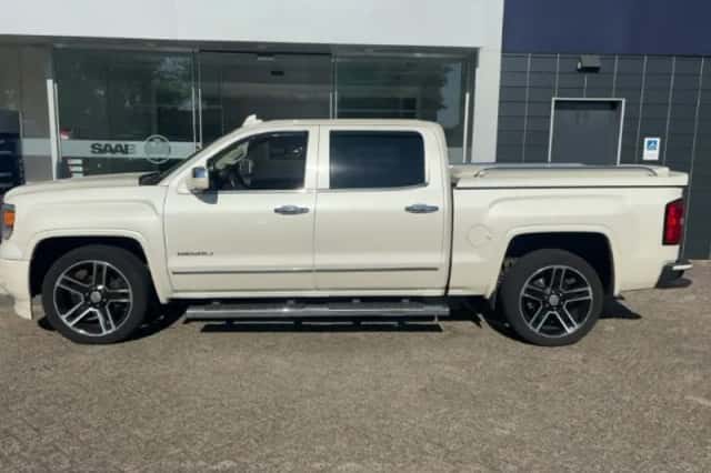 GMC Sierra Denali (2015) thumbnail 3