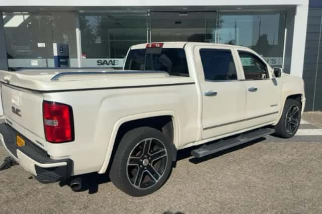 GMC Sierra Denali (2015) thumbnail 4