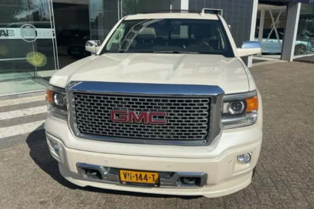 GMC Sierra Denali (2015) thumbnail 5