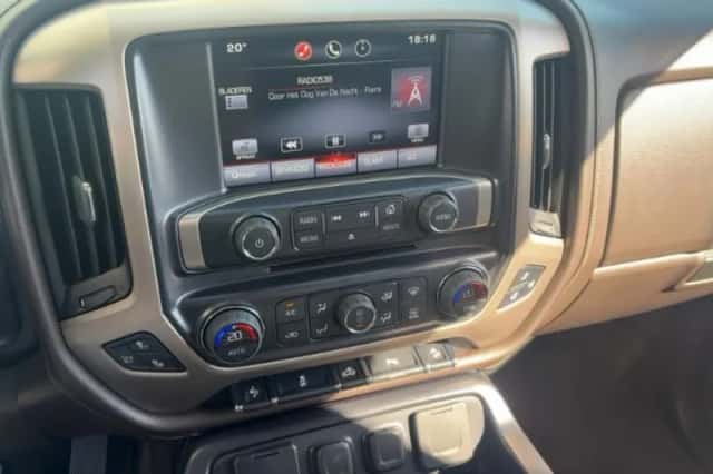 GMC Sierra Denali (2015) thumbnail 6