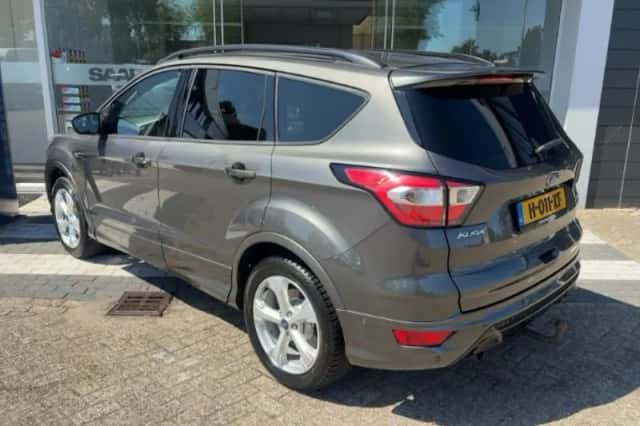 Ford Kuga (2019) thumbnail 3