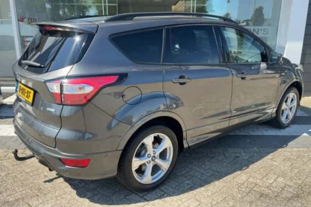 Ford Kuga (2019) thumbnail 4