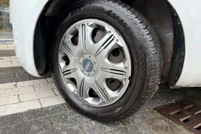 Suzuki Splash (2010) thumbnail 5