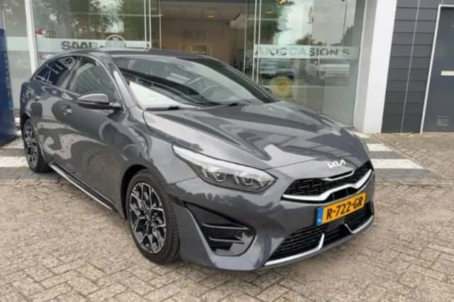 Kia ProCeed (2022) thumbnail 2