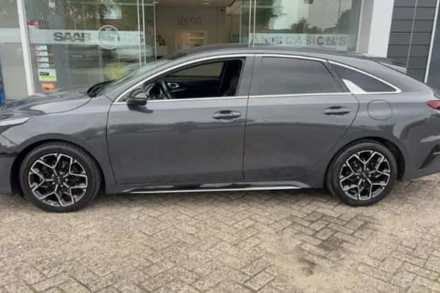 Kia ProCeed (2022) thumbnail 3