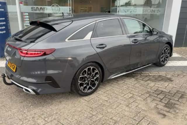 Kia ProCeed (2022) thumbnail 4
