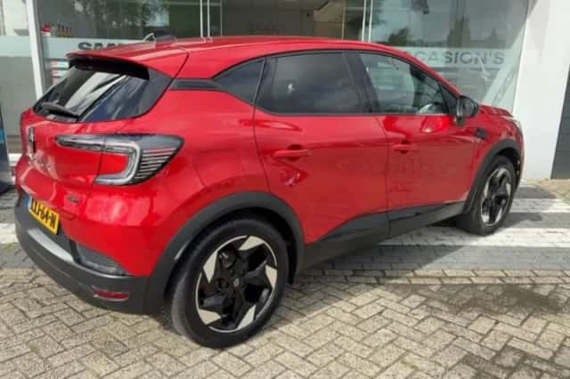 Renault Captur (2024) thumbnail 3