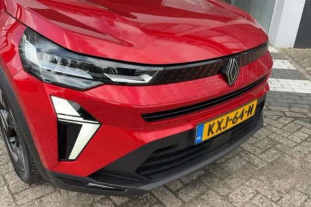 Renault Captur (2024) thumbnail 4