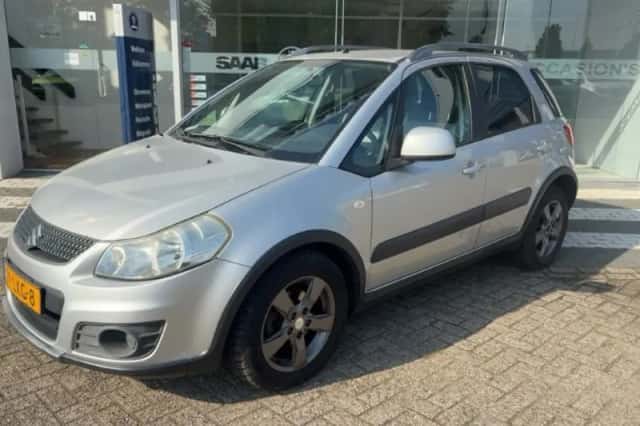 Suzuki SX4 (2010) thumbnail 1