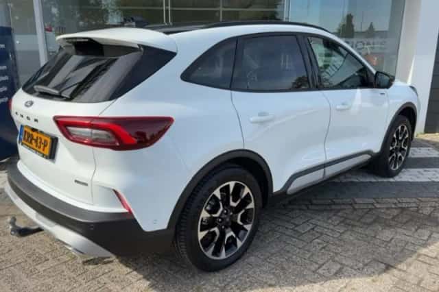 Ford Kuga (2025) thumbnail 4