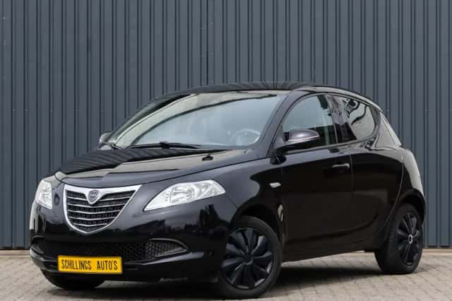 Lancia Ypsilon (2014) thumbnail 1