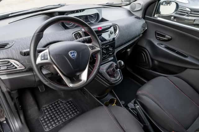 Lancia Ypsilon (2014) thumbnail 6