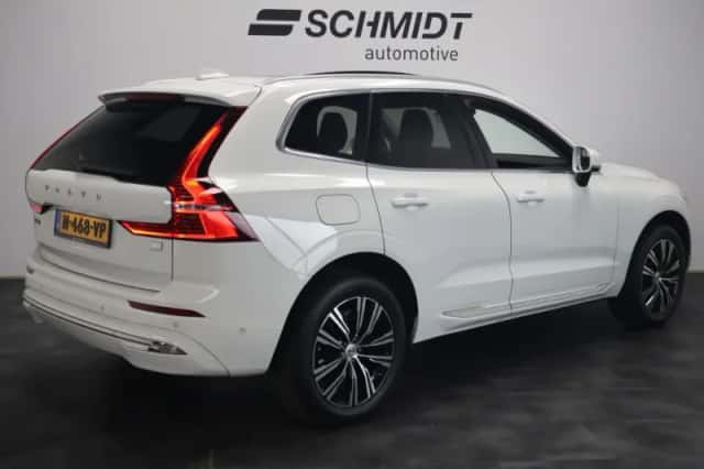 Volvo XC60 (2022) thumbnail 3